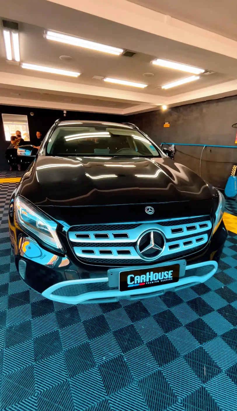 Mercedes-Benz GLA finalizado com brilho intenso após estética premium na CarHouse