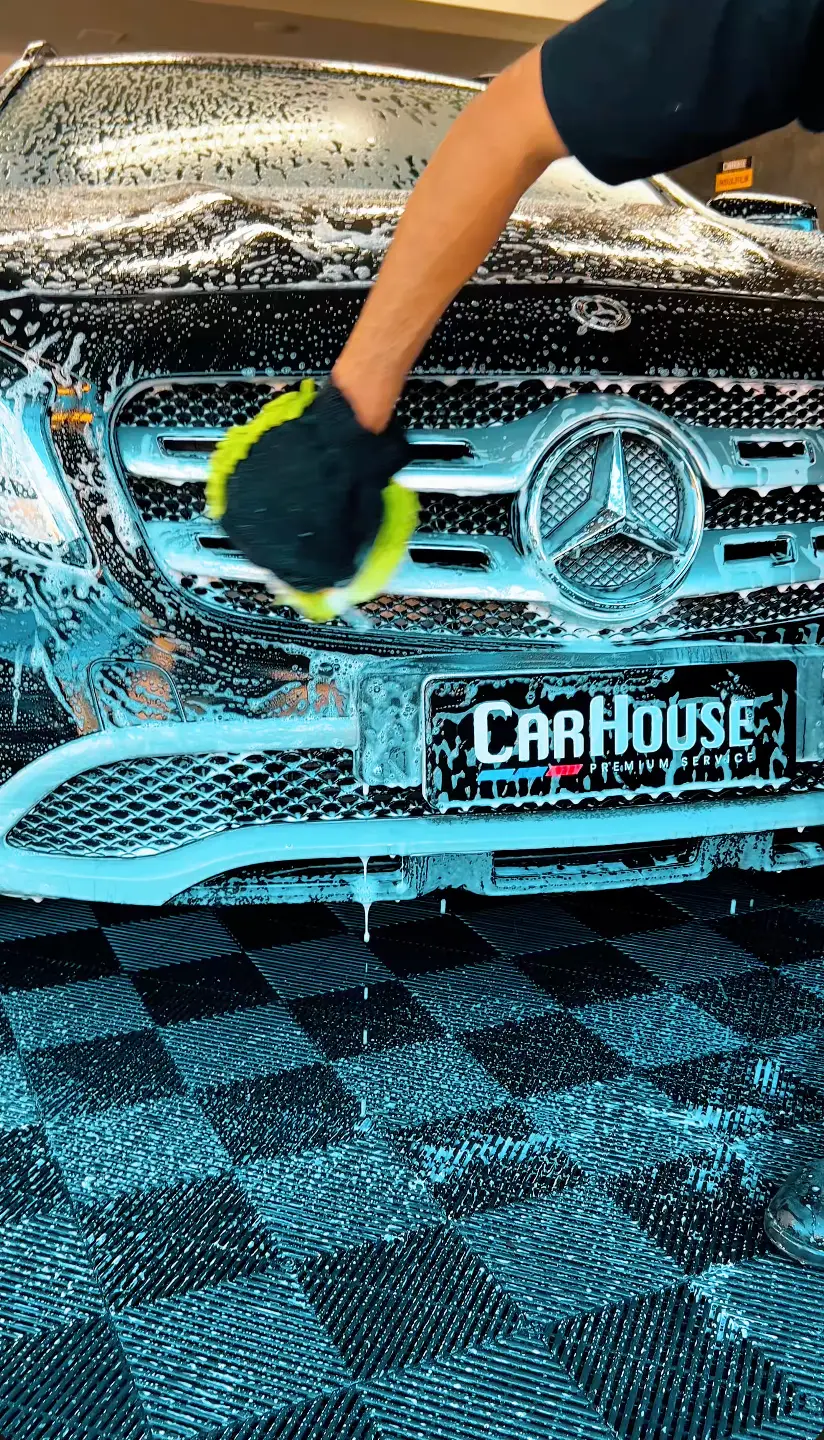 Lavagem manual premium de Mercedes-Benz GLA na CarHouse em Curitiba