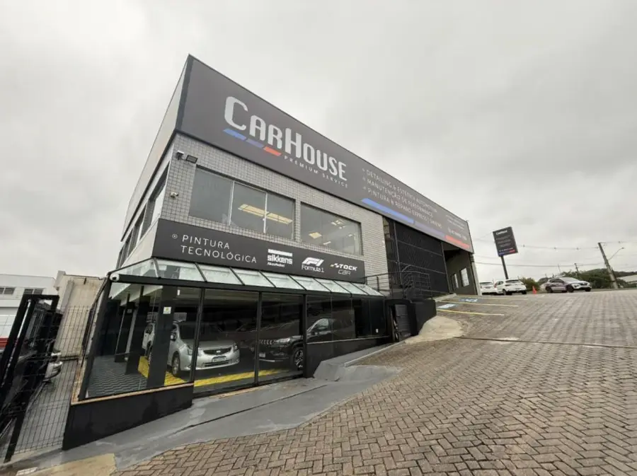 Fachada da CarHouse Premium Service em Curitiba